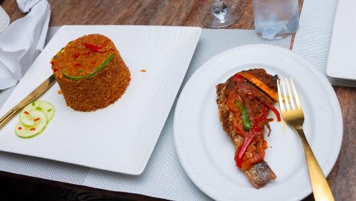 Kitchen, Mende Hotel in Alimosho