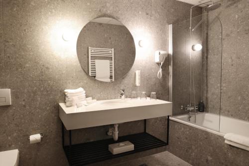 Family Room image 8