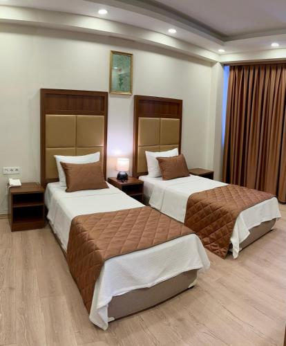 Twin Room image 3