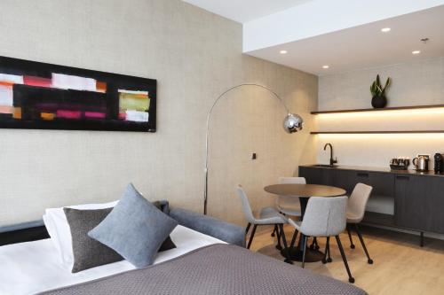 Family Room image 9
