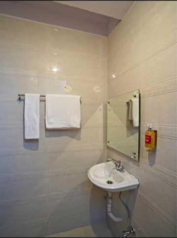 Classic Triple Room image 3