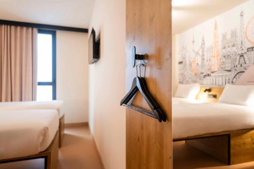 Double Room image 4