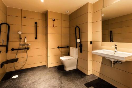EasyHotel Barcelona La Sagrera - image 4