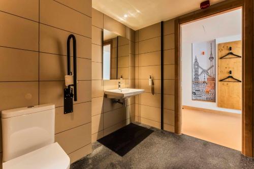 Double Room - Disability Access image 6