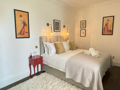 King Room image 9
