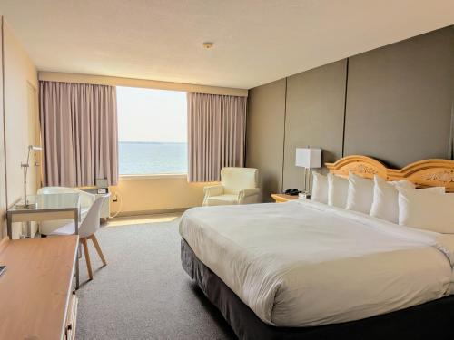 King Room with Lake View