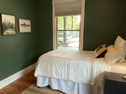 Wanderlust - completely renovated downtown cottage in 布里瓦德