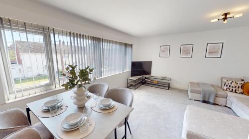10 Mins to Airport Movie-Ready WM Parking, Liverpool