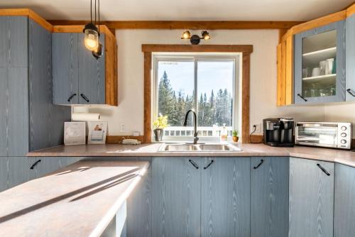 Chalet du Loup - Spa & Game room in Saint-Alexis-Des-Monts (QC)