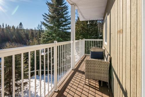 Chalet du Loup - Spa & Game room in Saint-Alexis-Des-Monts (QC)