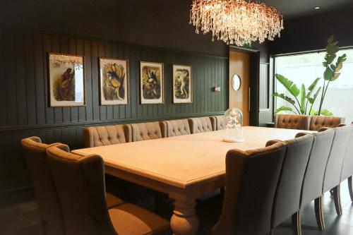 Exterior view, Ballyroe Heights Hotel in Tralee