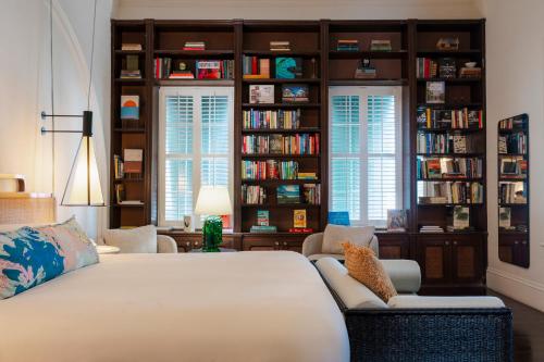 room detail thumbnail 1