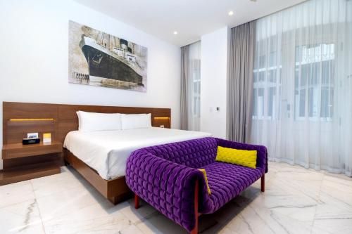 Standard King Room image 2