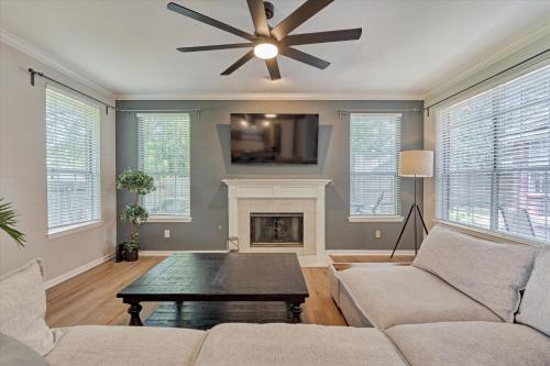 Woodlands Grand 3BR Cozy House