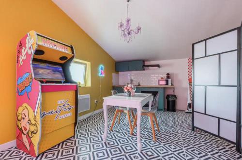 Duplex Pop Art - Jacuzzi - Climatisation in 斯蒂澤姆奧方內姆