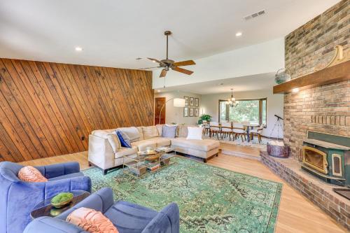 Waterfront Home with Playground Near DeGray and Caddo! in Arkadelphia (AR)