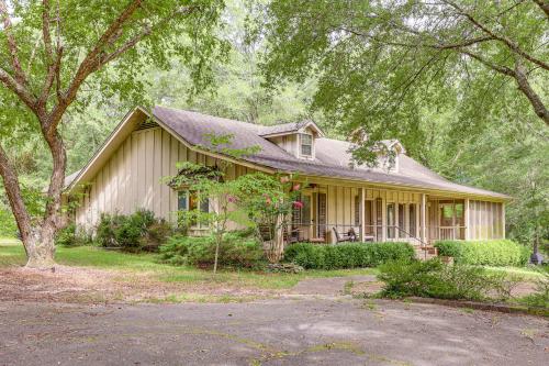 Waterfront Home with Playground Near DeGray and Caddo! in اركاديلفيا