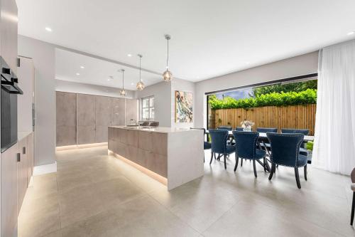 Luxury 5 Star Didsbury Home by City SuperHost, Манчестер