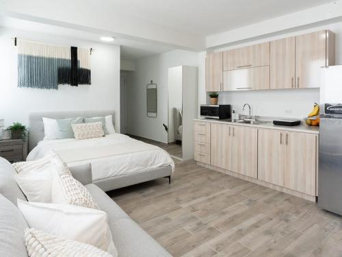 . AQUA Terrazas Studio 1 - ADA Accessible - Beach, Pool & Dining