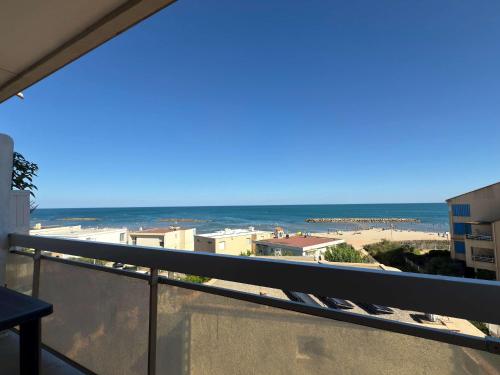 Appartement Vue Mer avec Terrasse, a Deux Pas de la Plage - Location saisonnière - Valras-Plage