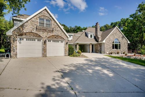 Spacious Family Villa w/ Decks in Chilton!