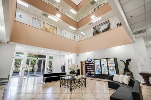 Lobby, South River Suites in Medley