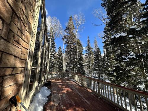 Aoki Michi Retreat Cabin in Brian Head in ไบรอัน เฮด (UT)