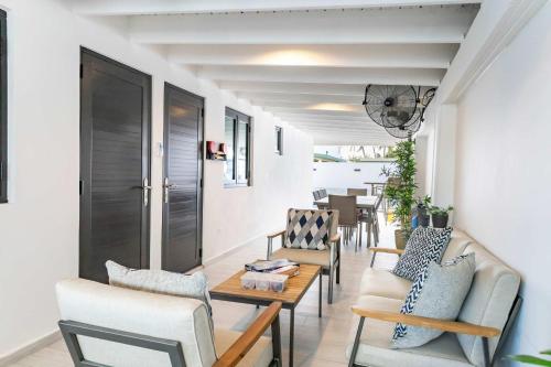 AQUA Casa A1 - Private & FUN 3 BR House with Pool in Dorado del Mar in 多拉多