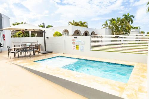 3 Bed 2 Bath A 8 Family House w Private Pool Dorado del Mar