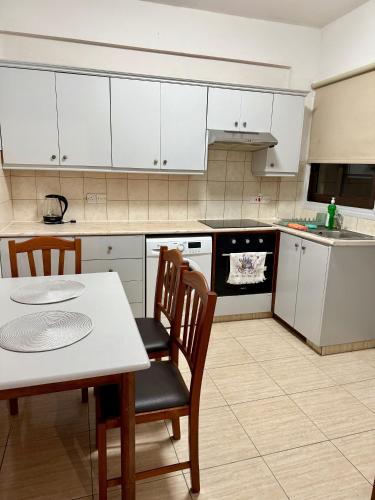 Alison rooms in لارنكا