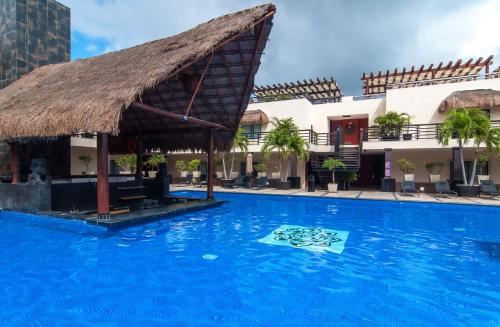 Top Beachfront Complex Private Patio & Shared Pool