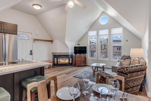 Victorian Apartment - Steamboat