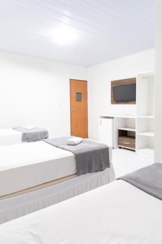 3 twin beds