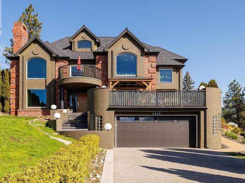 Under the Tree - Bed & Breakfast in Kelowna, Canada