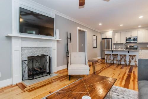 2 Bedroom Bungalow in Five Points Near Downtown