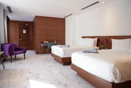 Queen Suite image 2