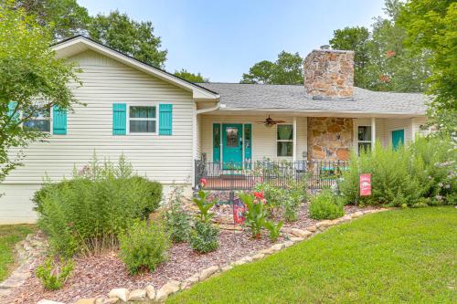 Fairfield Bay Home On Golf Course with Fenced Yard! in Fairfield Bay (AR)