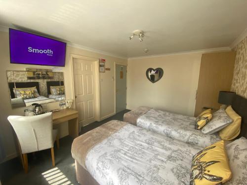 Twin Room image 3