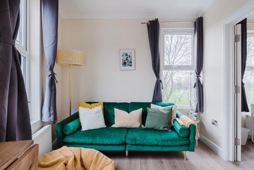 Business and Contractor stays 50OFF Monthly 3 Bed Sleeps 7, Лондон