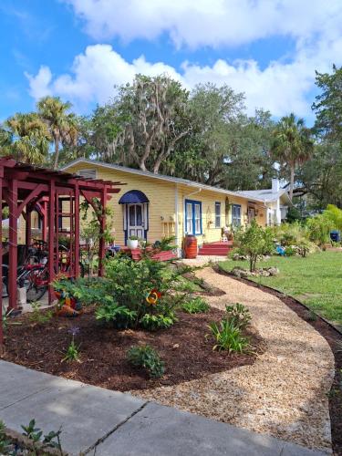 The Three Sisters - Pelican Crystal River FL
