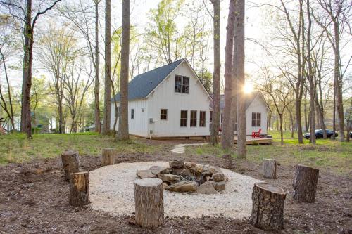 Enchanting Andersonville Home Steps to Norris Lake in Andersonville, USA