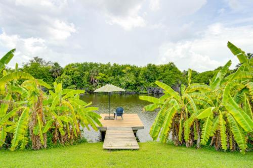 Port Charlotte Home with Sunroom, Grill and Fire Pit!