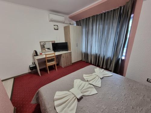 NAYS Room Type - Deluxe Double Room