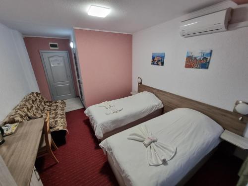 NAYS Room Type - Twin Room