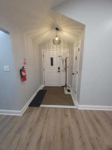 6 bedroom! Pool Table, Gaming Area, Firepit & More – khách sạn tại Joliet