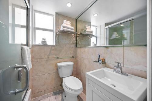 Deluxe Double Room with Two Double Beds image 4