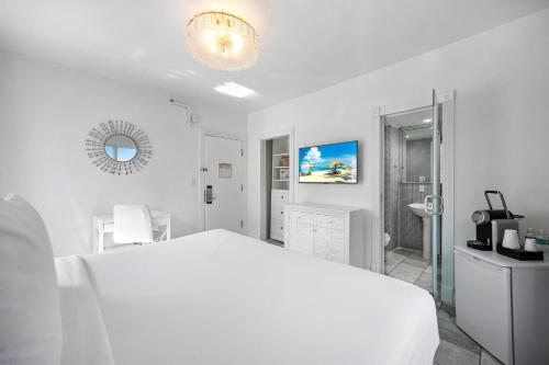 Deluxe King Room image 2