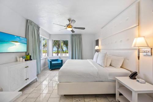 King Room with Oceanfront View image 1