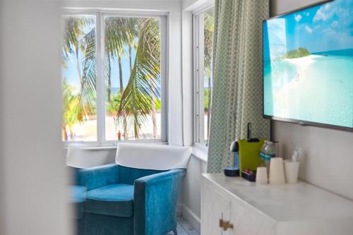 King Room with Oceanfront View image 8