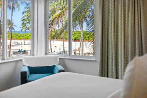 King Room with Oceanfront View image 9
